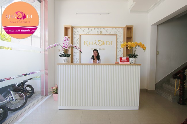 <p><em>Cở sở&nbsp;<b>thẩm mỹ viện Khả Di tại TP. Nha Trang</b>&nbsp;hiện tại đang&nbsp;sở hữu đội ngũ nhân viên kỹ thuật viên được đào tạo một cách rất bài bản, có nhiều kinh nghiệm trong lĩnh vực làm đẹp. Đã và đang áp dụng những công nghệ mới nhất, hiện đại nhất trong ngành thẩm mỹ, và từ đó&nbsp;mang lại hiệu quả tốt nhất cho khách hàng.</em></p>