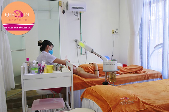 <p><em>Cở sở&nbsp;<b>thẩm mỹ viện Khả Di tại TP. Nha Trang</b>&nbsp;hiện tại đang&nbsp;sở hữu đội ngũ nhân viên kỹ thuật viên được đào tạo một cách rất bài bản, có nhiều kinh nghiệm trong lĩnh vực làm đẹp. Đã và đang áp dụng những công nghệ mới nhất, hiện đại nhất trong ngành thẩm mỹ, và từ đó&nbsp;mang lại hiệu quả tốt nhất cho khách hàng.</em></p>