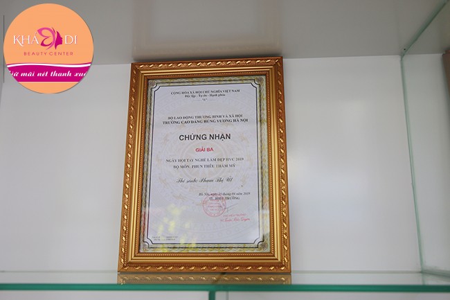 <p>Công nghệ ngày ngày tiên tiến, bắt kịp xu hướng quốc tế,&nbsp;<b>thẩm mỹ viện Khả Di tại TP. Nha Trang</b>&nbsp;đã và đang áp dụng những biện pháp cùng trang thiết bị hiện đại nhất để phục vụ tối ưu nhất nhu cầu làm đẹp của chị em phụ nữ, từ đó có thể tư vấn giúp họ làm đẹp an toàn và mang lại hiệu quả nhất định.</p>